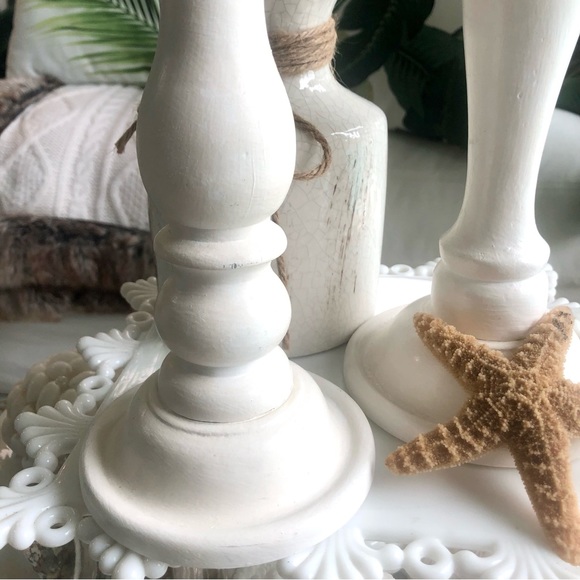 NWT Two’s Co White Wood Candle Sticks Pair - Picture 2 of 5